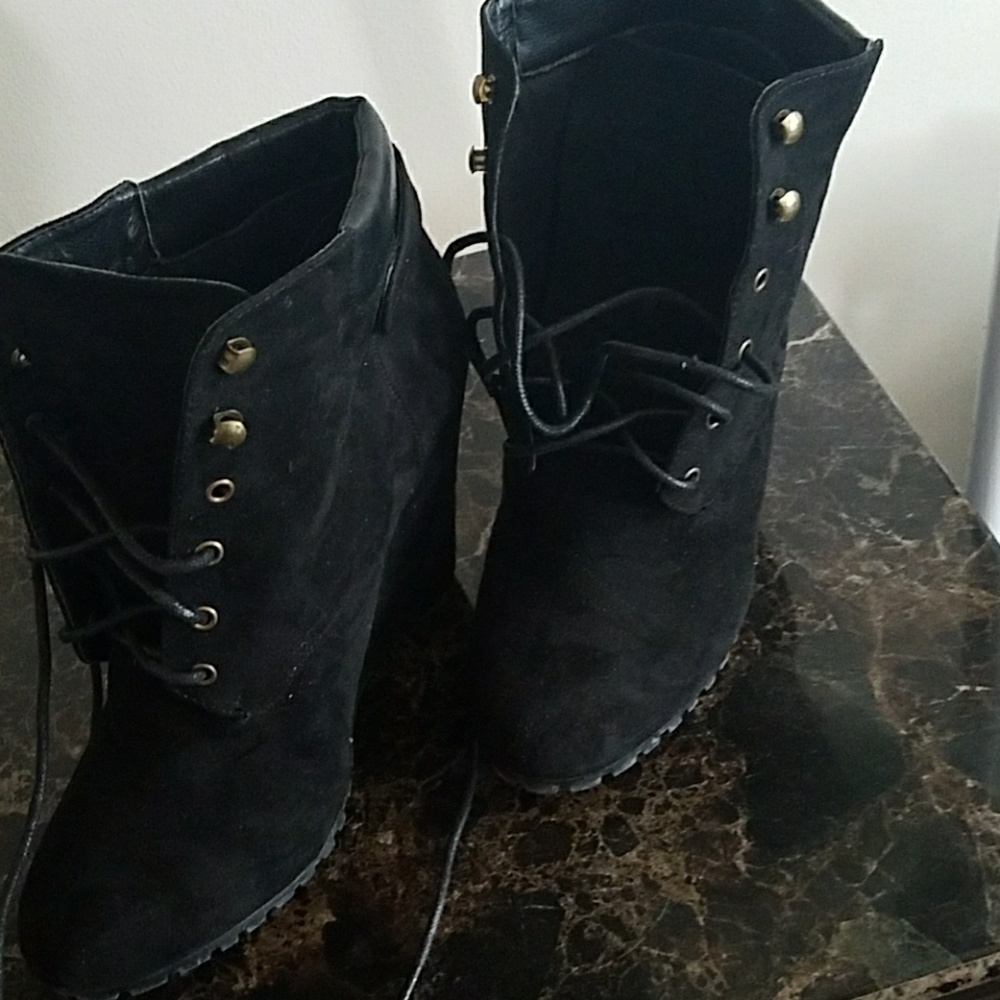 LACE up Booties